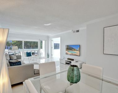 1169 Hillsboro Mile - Photo Thumbnail 10