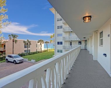 1169 Hillsboro Mile - Photo Thumbnail 23