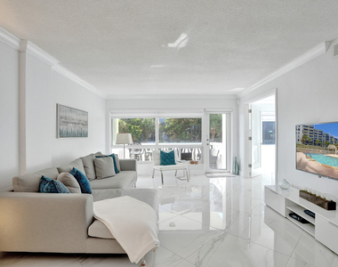 1169 Hillsboro Mile - Photo Thumbnail 9