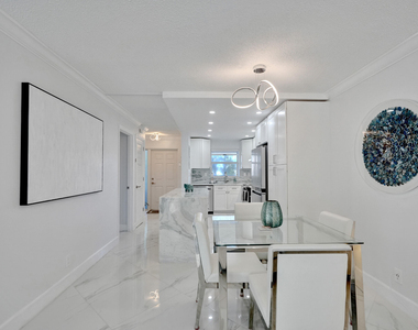 1169 Hillsboro Mile - Photo Thumbnail 6