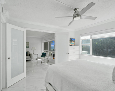 1169 Hillsboro Mile - Photo Thumbnail 13