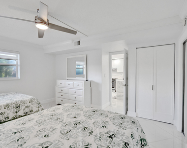 1169 Hillsboro Mile - Photo Thumbnail 15