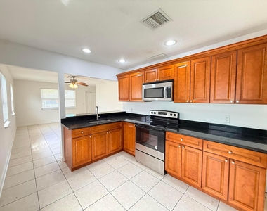 3438 Se Iris Street - Photo Thumbnail 5