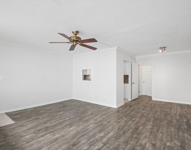 101 N Birch Road - Photo Thumbnail 5