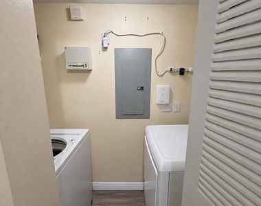 4241 San Marino Boulevard - Photo Thumbnail 9