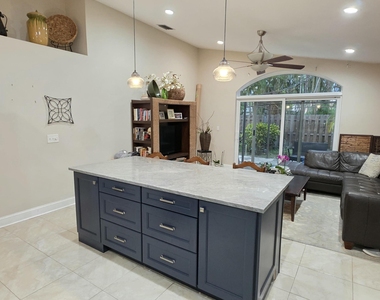 7172 Catalina Way - Photo Thumbnail 5
