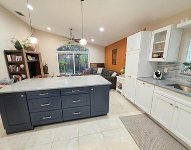 7172 Catalina Way - Photo Thumbnail 4