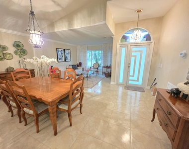 7172 Catalina Way - Photo Thumbnail 16