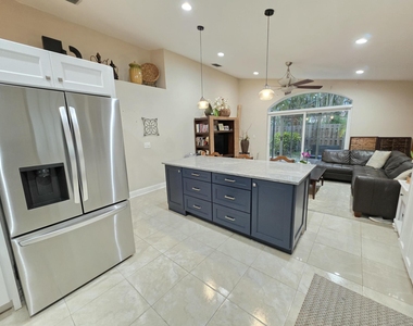 7172 Catalina Way - Photo Thumbnail 3