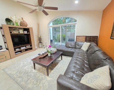 7172 Catalina Way - Photo Thumbnail 7