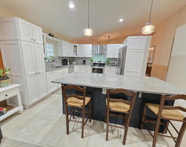 7172 Catalina Way - Photo Thumbnail 1