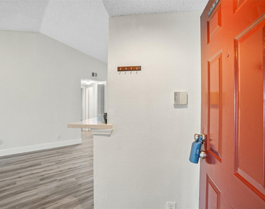 12730 Vista Isles Drive - Photo Thumbnail 3