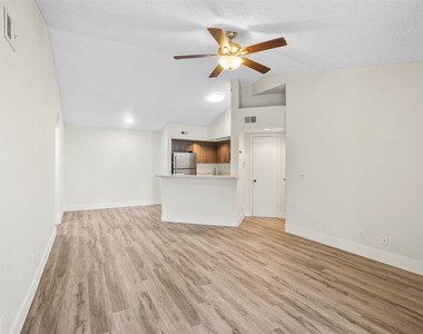 12730 Vista Isles Drive - Photo Thumbnail 6