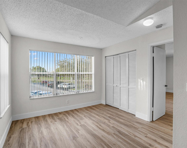 12730 Vista Isles Drive - Photo Thumbnail 13