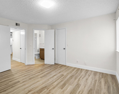 12730 Vista Isles Drive - Photo Thumbnail 23