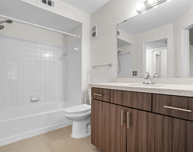 12730 Vista Isles Drive - Photo Thumbnail 21