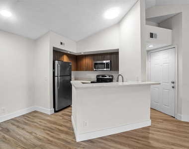 12730 Vista Isles Drive - Photo Thumbnail 8