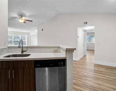 12730 Vista Isles Drive - Photo Thumbnail 10