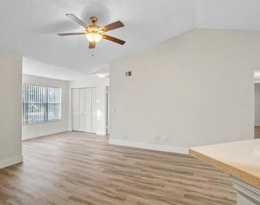 12730 Vista Isles Drive - Photo Thumbnail 5