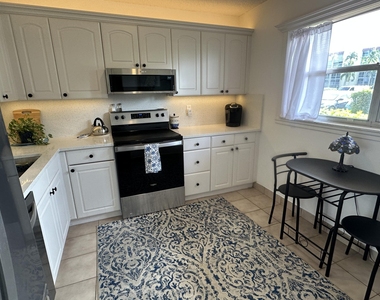 3661 Via Poinciana - Photo Thumbnail 11