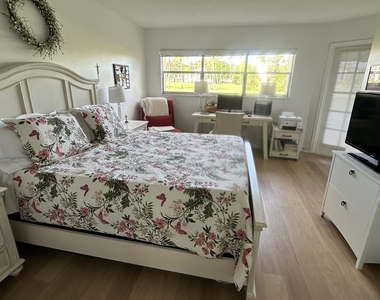 3661 Via Poinciana - Photo Thumbnail 15