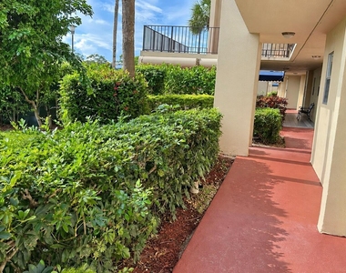 3661 Via Poinciana - Photo Thumbnail 23