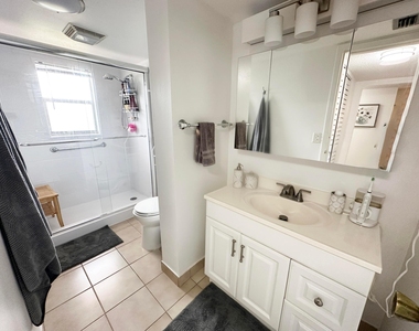 3661 Via Poinciana - Photo Thumbnail 17