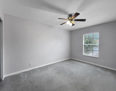 4528 Thornwood Circle - Photo Thumbnail 15