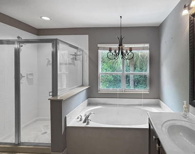 4528 Thornwood Circle - Photo Thumbnail 8