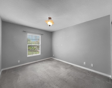 4528 Thornwood Circle - Photo Thumbnail 11
