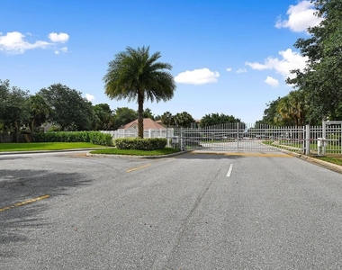 4528 Thornwood Circle - Photo Thumbnail 21