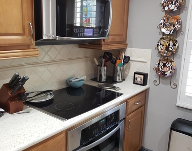 3980 Oaks Clubhouse Drive - Photo Thumbnail 6