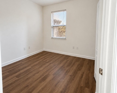 2113 Shoma Drive - Photo Thumbnail 8