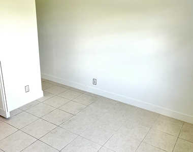 3822 N University Drive - Photo Thumbnail 10