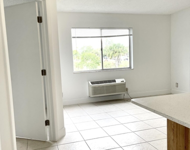 3822 N University Drive - Photo Thumbnail 5