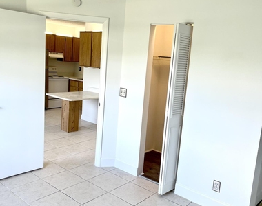 3822 N University Drive - Photo Thumbnail 7