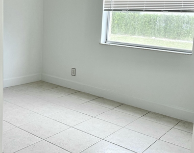 3822 N University Drive - Photo Thumbnail 11