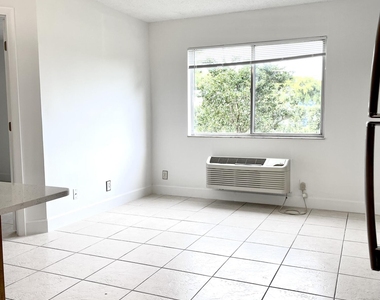 3822 N University Drive - Photo Thumbnail 4