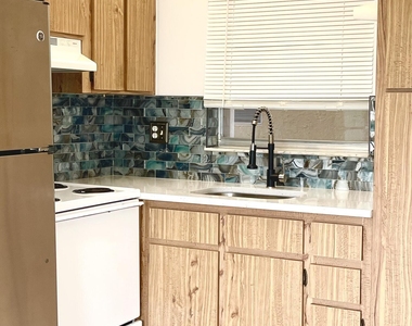 3822 N University Drive - Photo Thumbnail 2