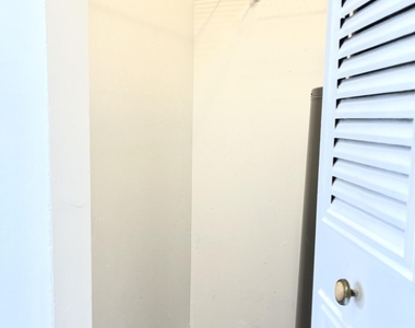 3822 N University Drive - Photo Thumbnail 9