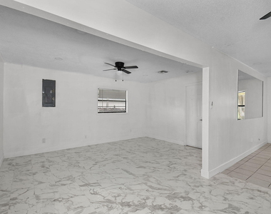 325 Nw Rebecca Avenue - Photo Thumbnail 10