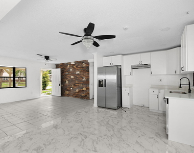 325 Nw Rebecca Avenue - Photo Thumbnail 5