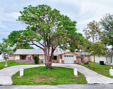 325 Nw Rebecca Avenue - Photo Thumbnail 1