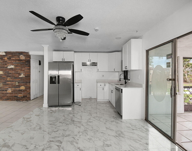 325 Nw Rebecca Avenue - Photo Thumbnail 7