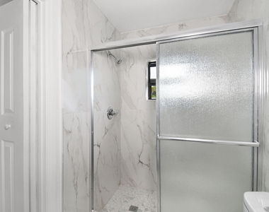 325 Nw Rebecca Avenue - Photo Thumbnail 13