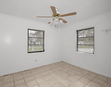 325 Nw Rebecca Avenue - Photo Thumbnail 17
