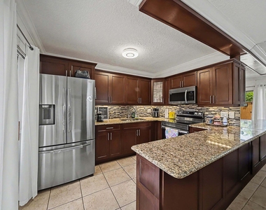 149 Lake Arbor Drive - Photo Thumbnail 7