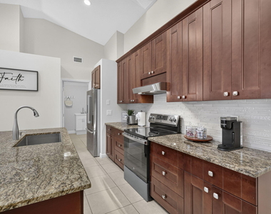 1204 Mulberry Place - Photo Thumbnail 15