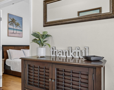 1204 Mulberry Place - Photo Thumbnail 4
