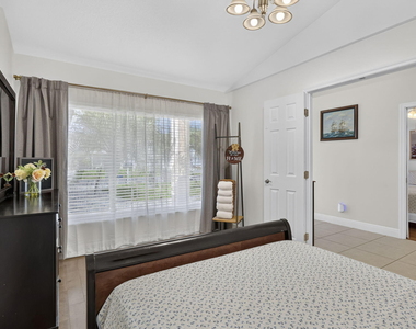 1204 Mulberry Place - Photo Thumbnail 11